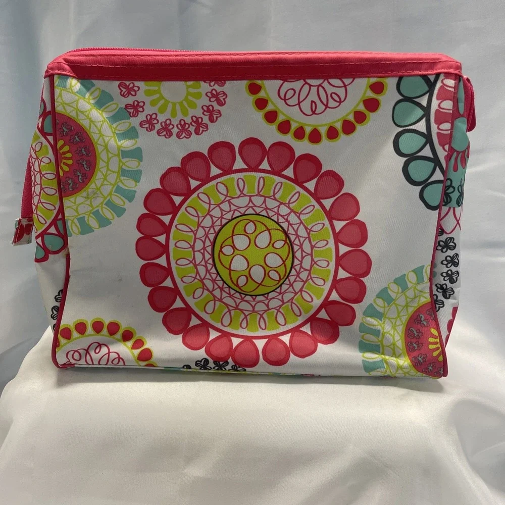 Thirty-One Deluxe Beauty Bag in the Citrus Medallion pattern